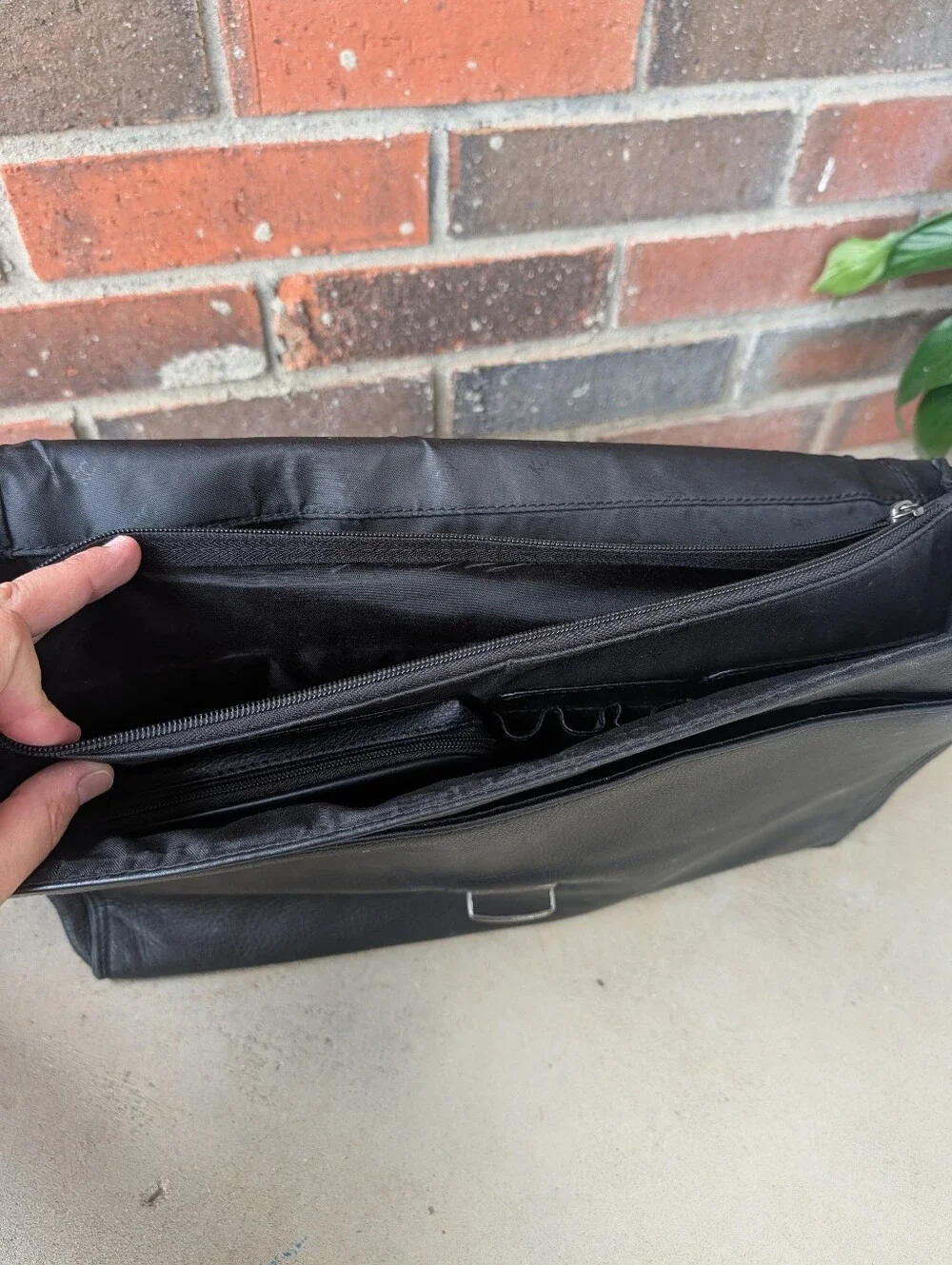 Vintage Y2K Kenneth Cole Pebble Leather Messenger Briefcase Crossbody, Black